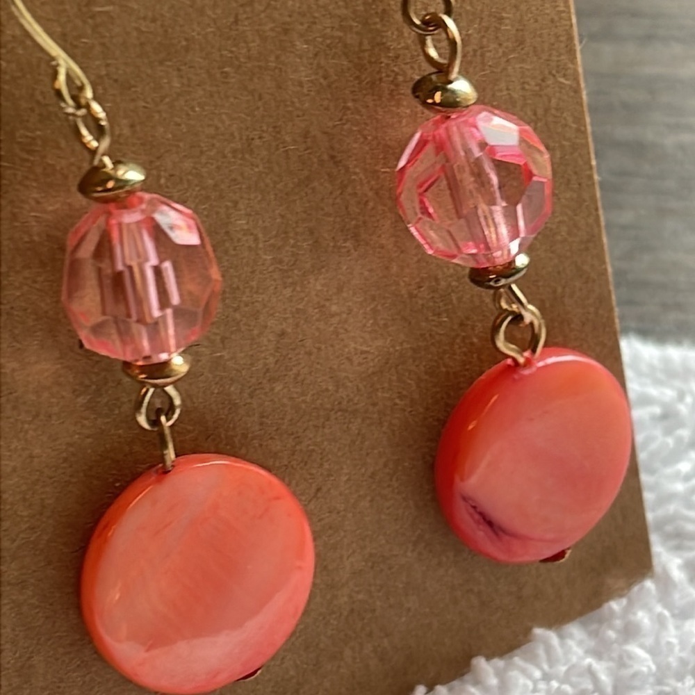 💐5/25 mother of pearl natural shell faceted acrylic bead gold tone dangle - Picture 3 of 6
